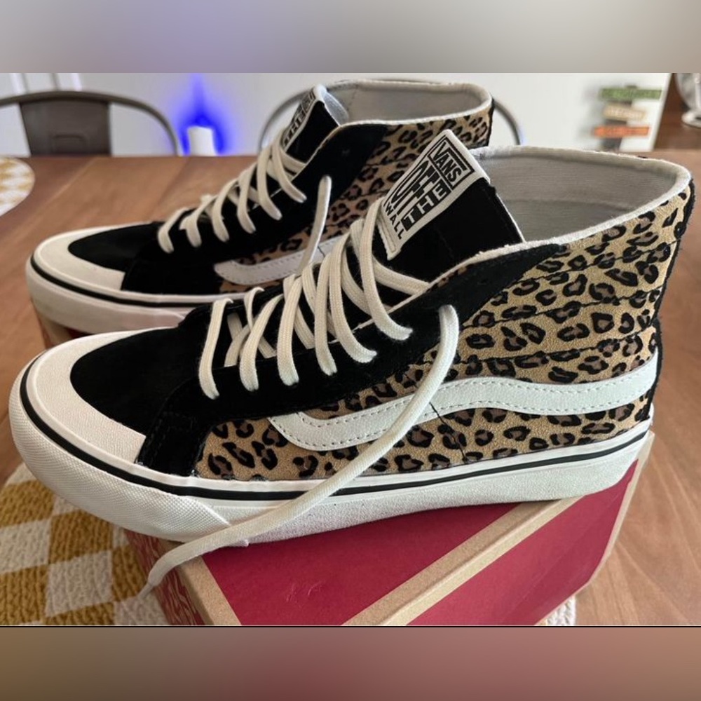 Vans High Tops- Ultracush- Size women’s 9/ men’s 7.5- NEVER WORN